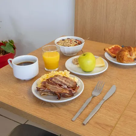 Marseille Aeroport Hotel 2*